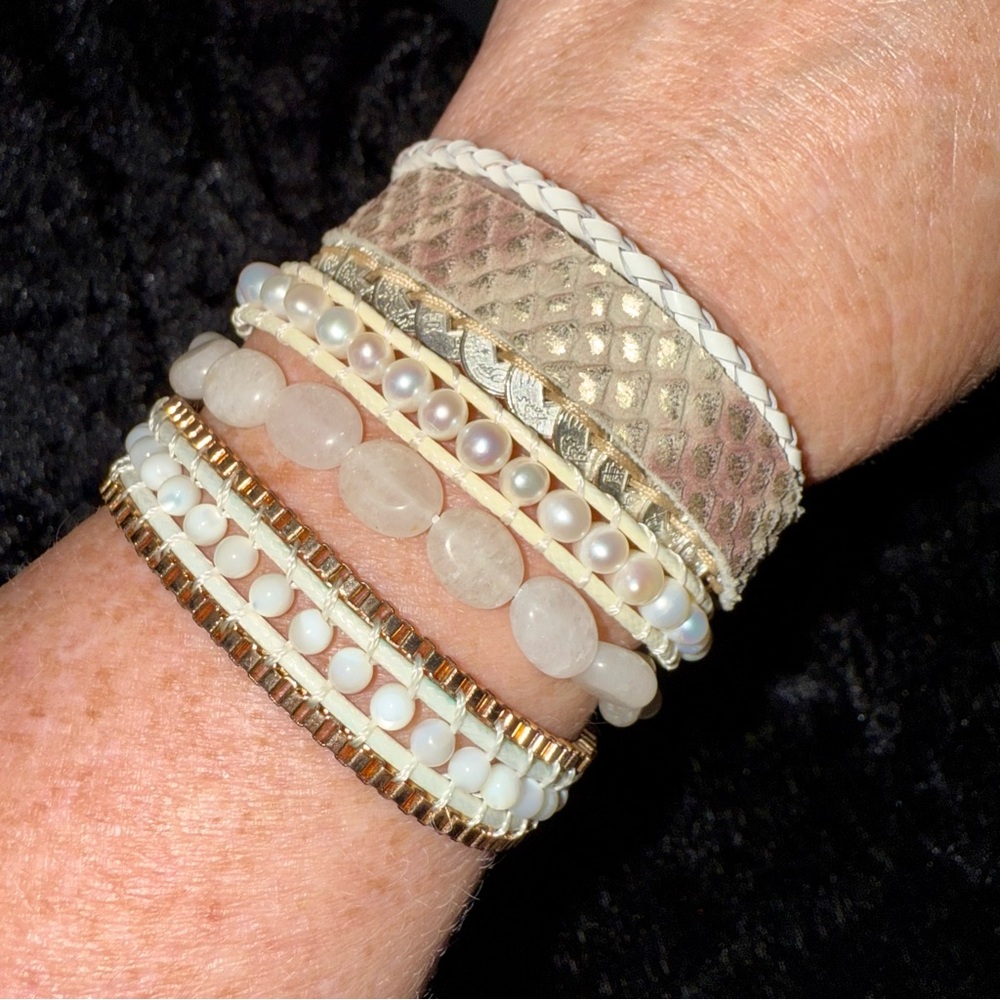 6-in-1 Bracelet White/Gold Beads/Stones/Faux Snakeskin w/Magnet Clasp Great Gift